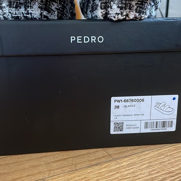 Trendy Black & White Sandal - Picture 4 of 4